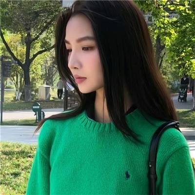 滑板车男孩